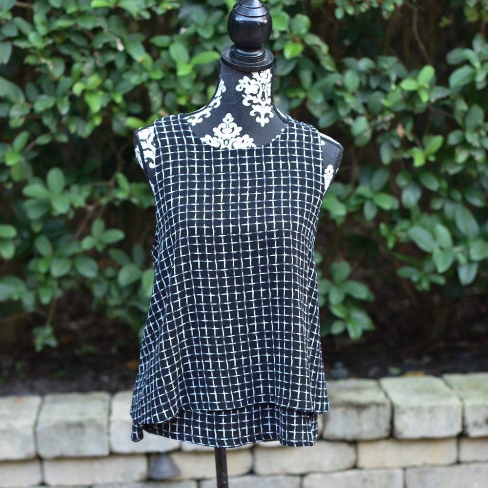 Monteau Los Angeles Dual Layer Hem Tank Top